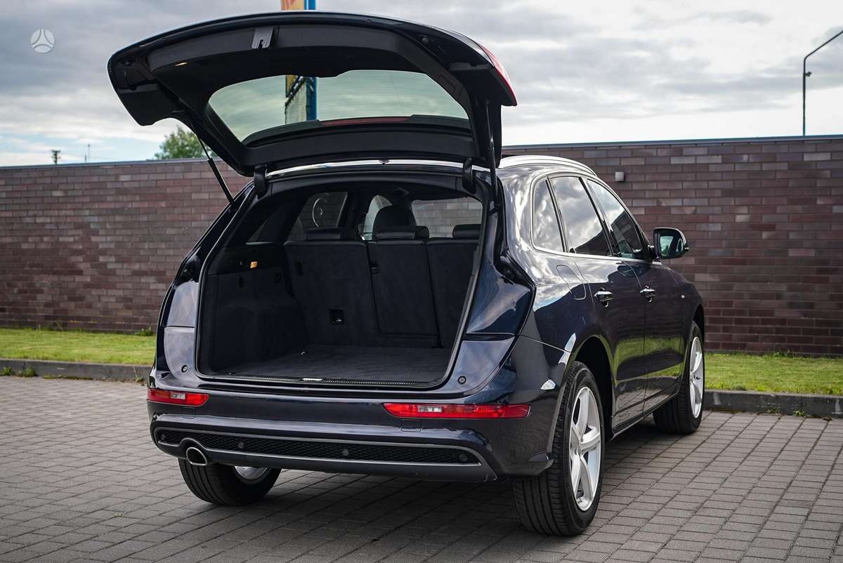 Audi Q5, 2.0 l., off-road / crossover
