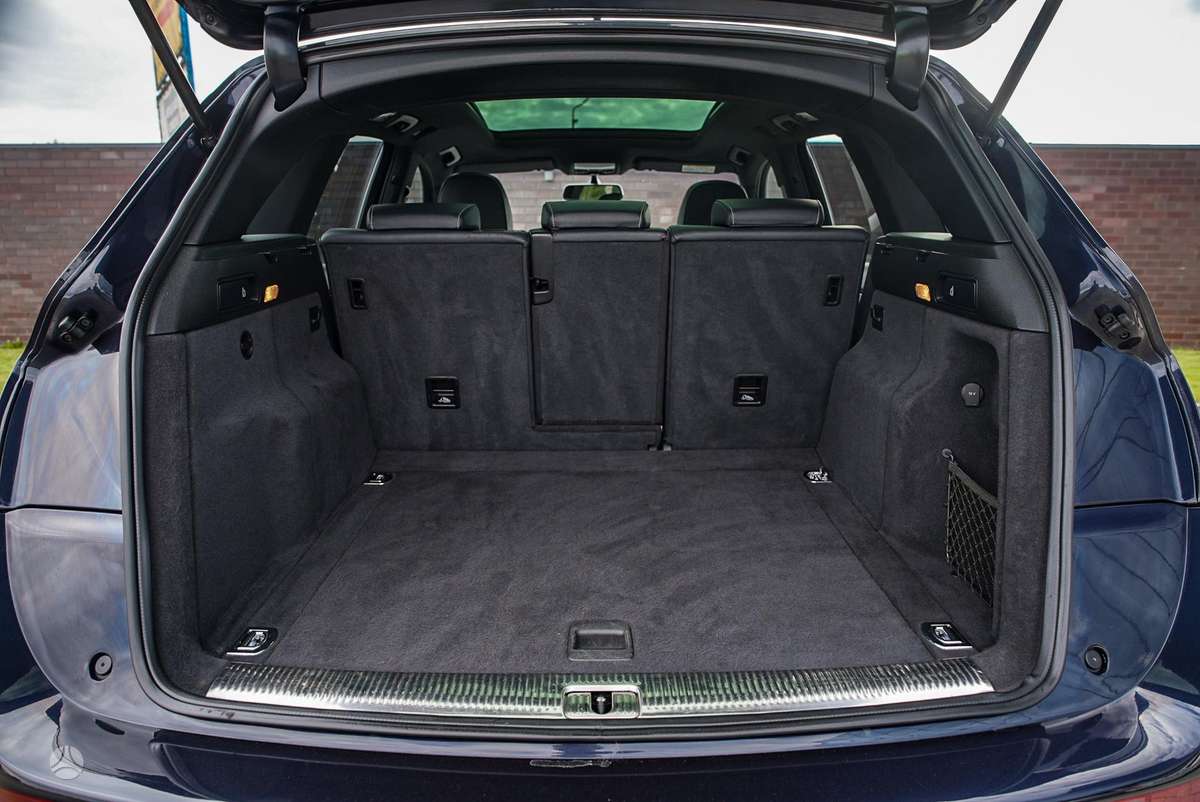 Audi Q5, 2.0 l., off-road / crossover