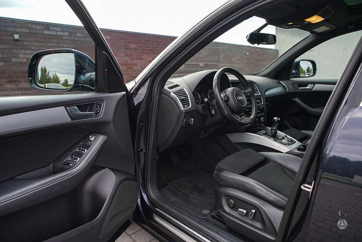 Audi Q5, 2.0 l., off-road / crossover
