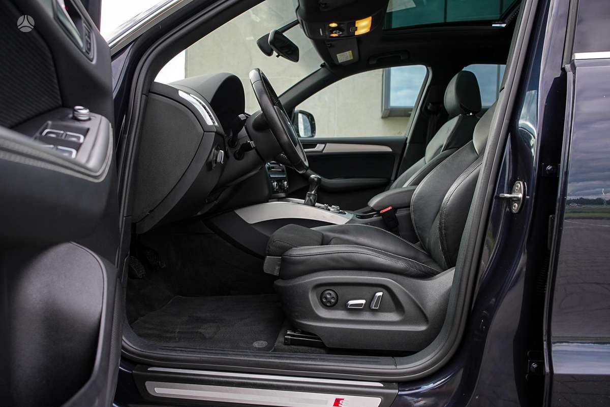 Audi Q5, 2.0 l., off-road / crossover