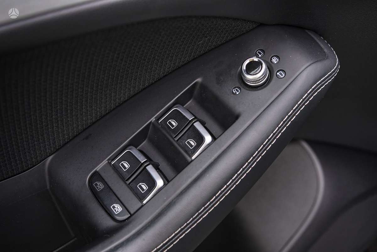 Audi Q5, 2.0 l., off-road / crossover