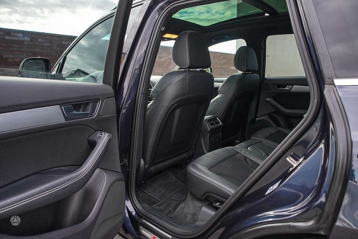 Audi Q5, 2.0 l., off-road / crossover