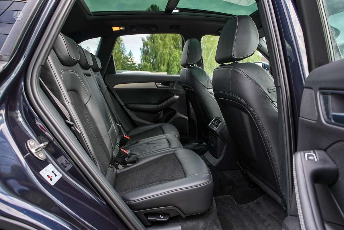 Audi Q5, 2.0 l., off-road / crossover
