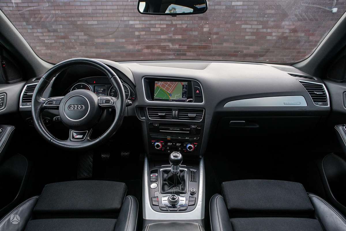 Audi Q5, 2.0 l., off-road / crossover