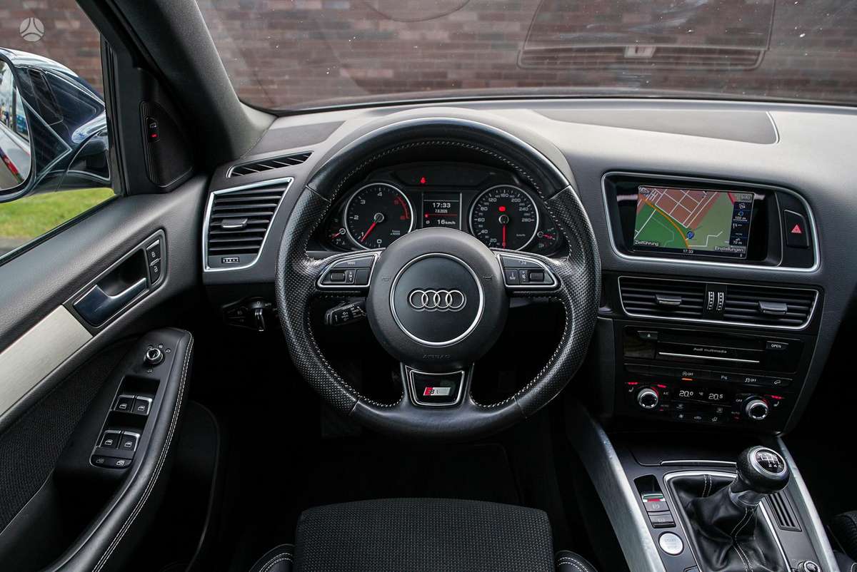 Audi Q5, 2.0 l., off-road / crossover