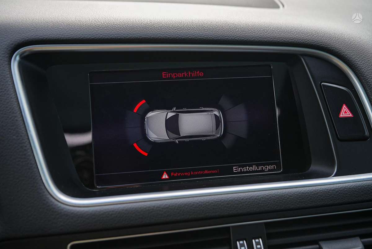 Audi Q5, 2.0 l., off-road / crossover