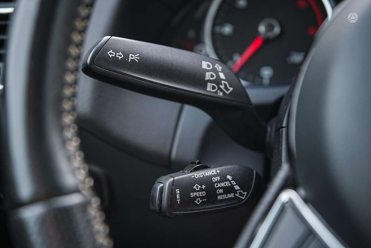 Audi Q5, 2.0 l., off-road / crossover
