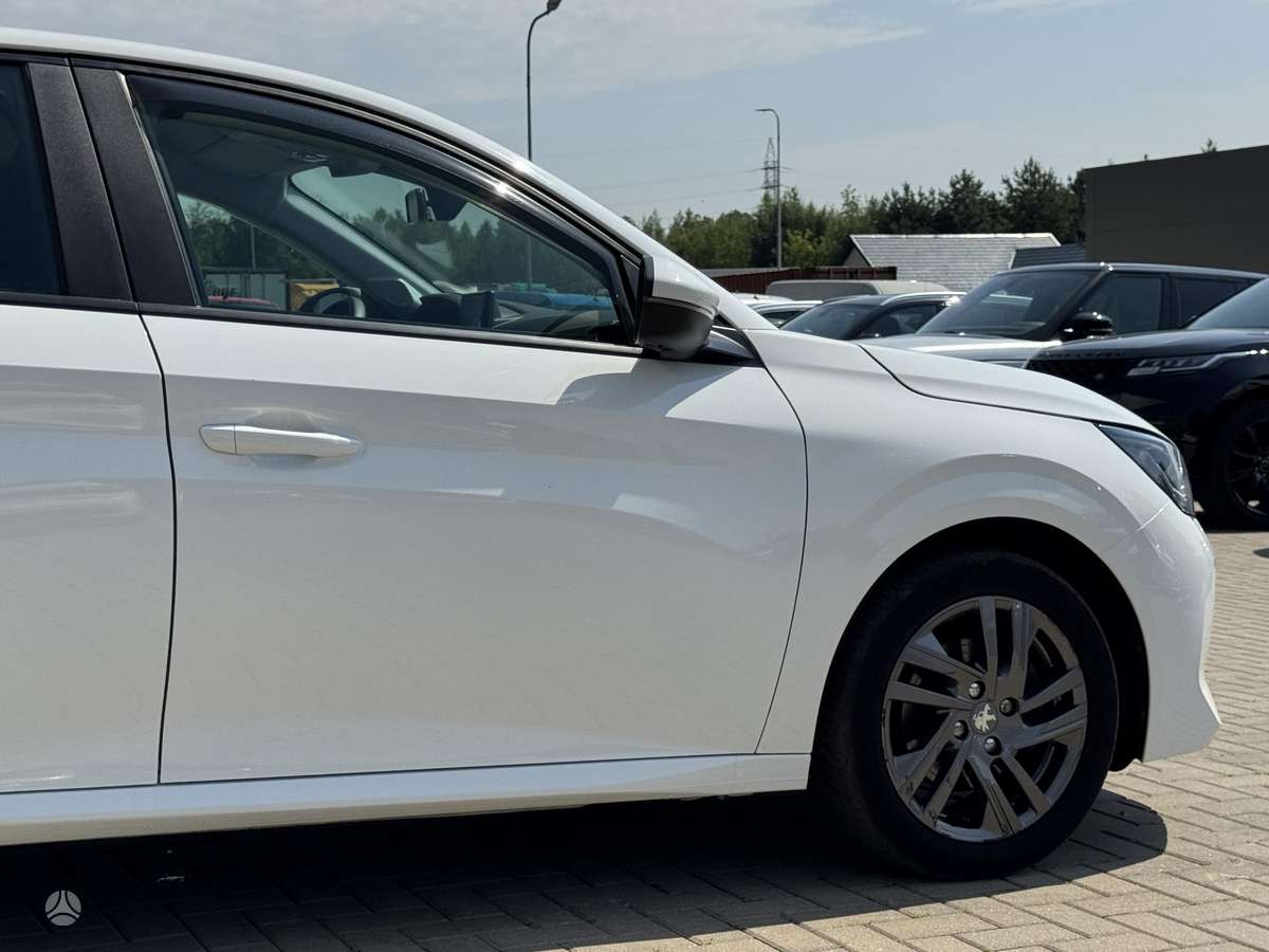 Peugeot 208 - 8