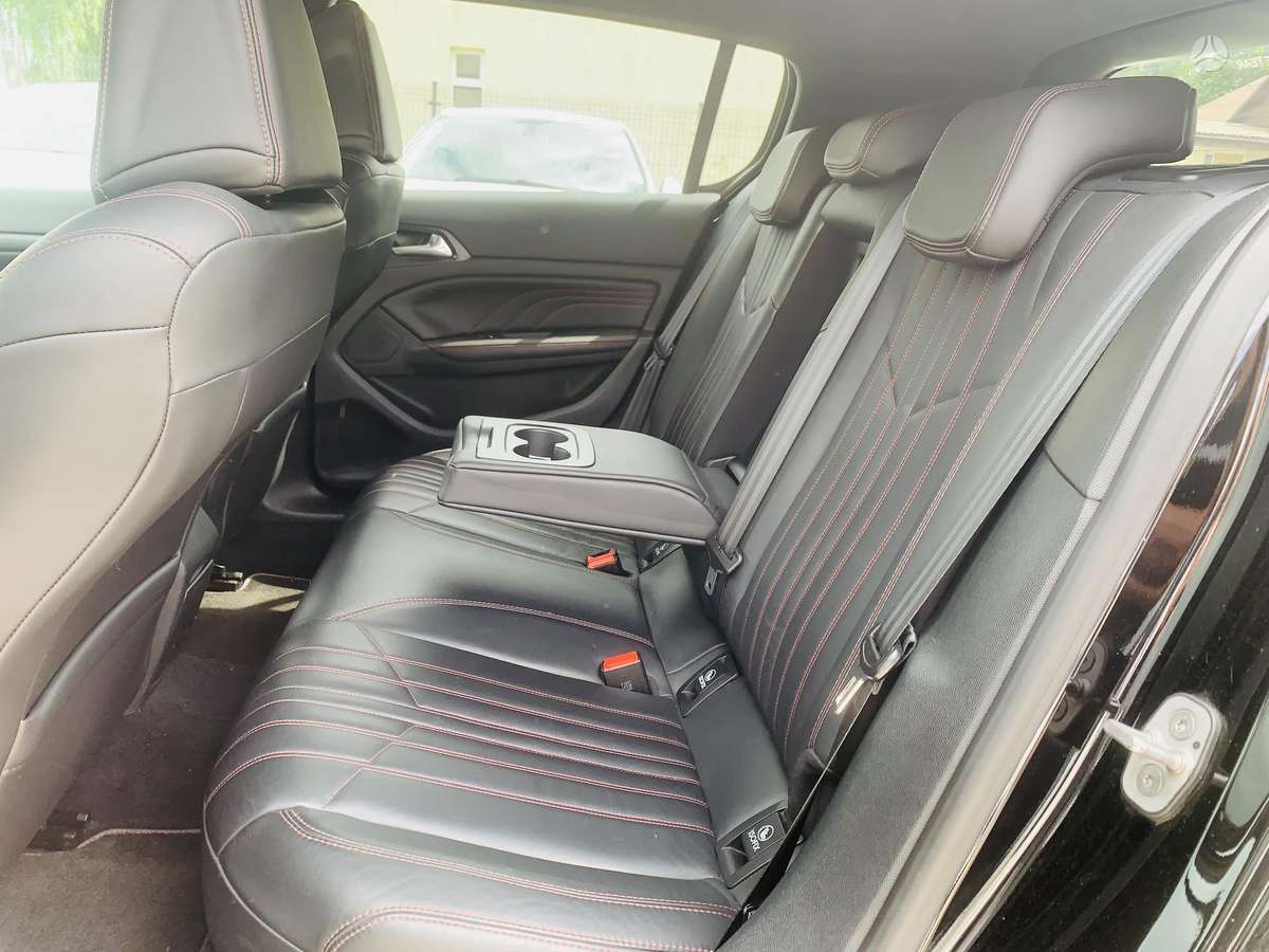 Peugeot 308, 1.2 l., hatchback
