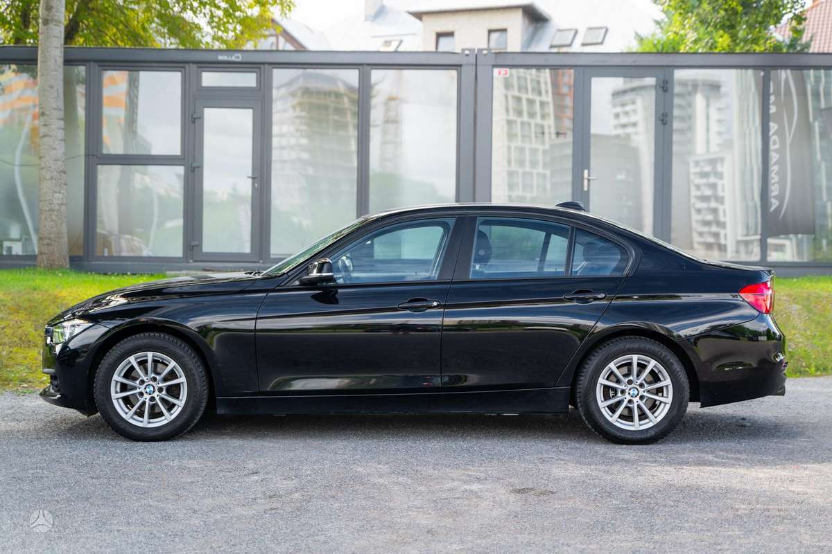 BMW 318, 1.5 l., Седан