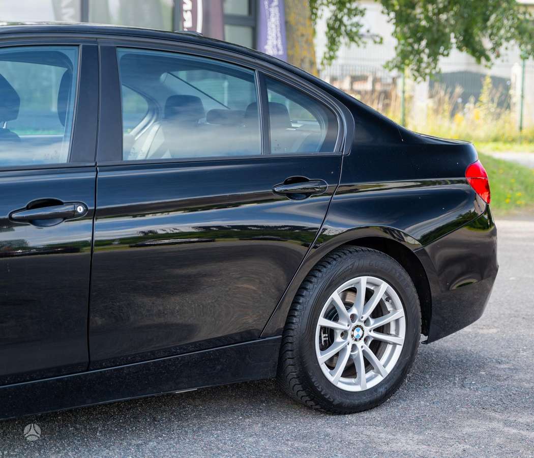BMW 318, 1.5 l., Седан