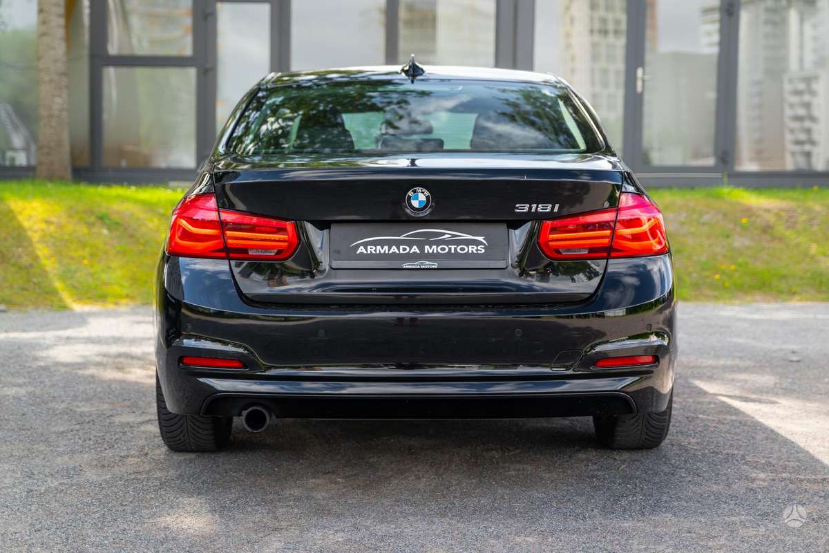 BMW 318, 1.5 l., Седан