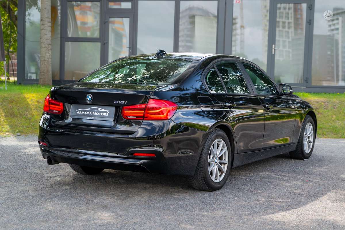 BMW 318, 1.5 l., Седан