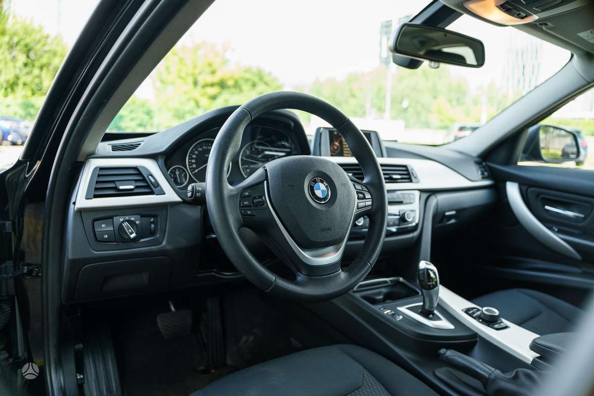 BMW 318, 1.5 l., Седан