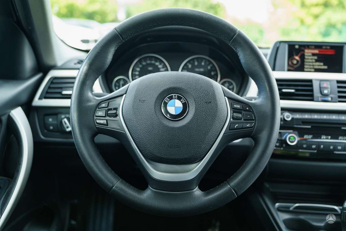 BMW 318, 1.5 l., Седан