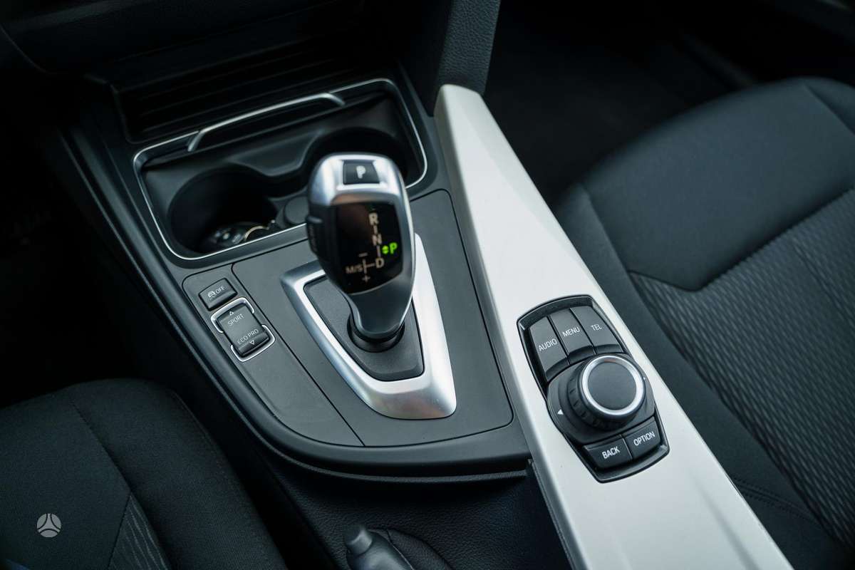 BMW 318, 1.5 l., Седан