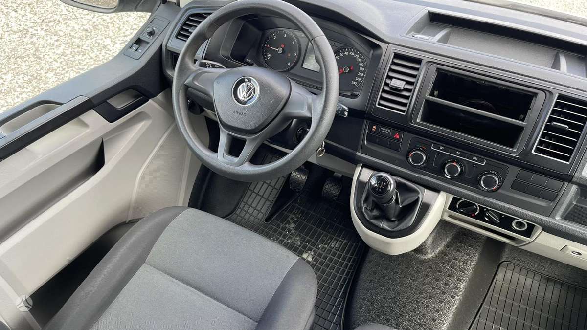 Volkswagen Transporter - 11