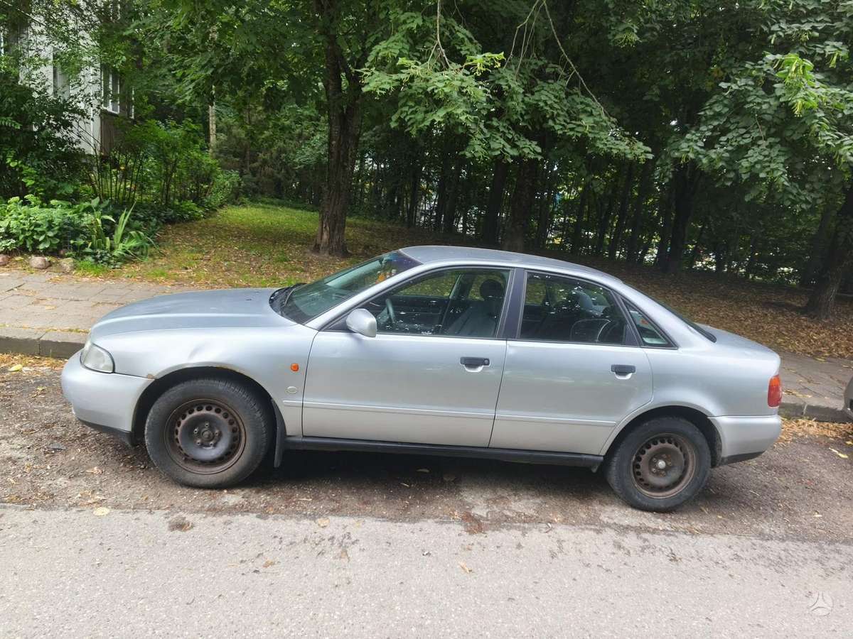 Audi A4, 1.8 l., Седан