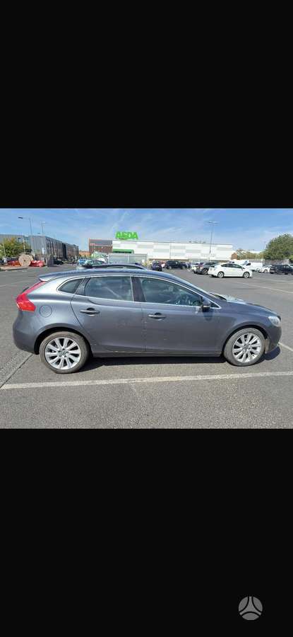 Volvo V40, 1.6 l., hatchback