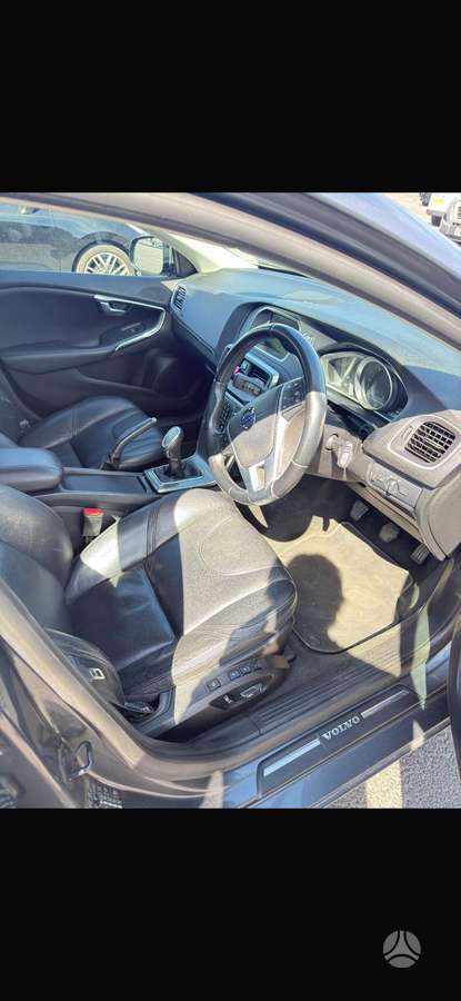 Volvo V40, 1.6 l., hatchback