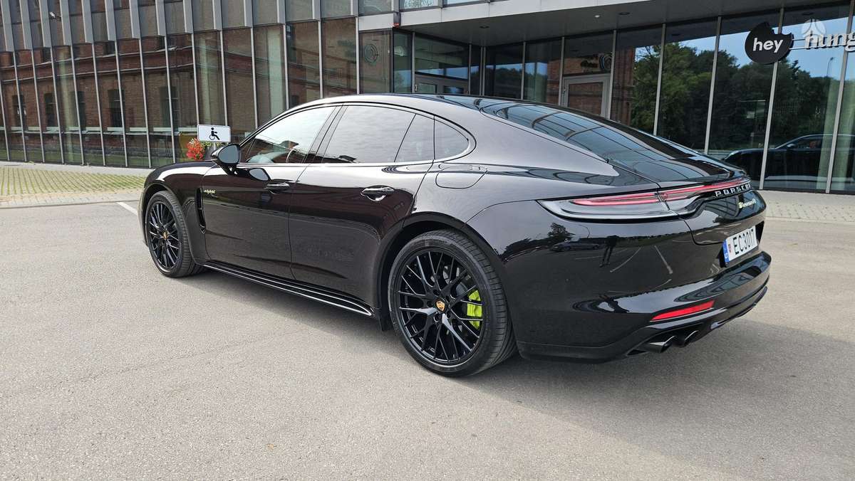 Porsche Panamera - 1