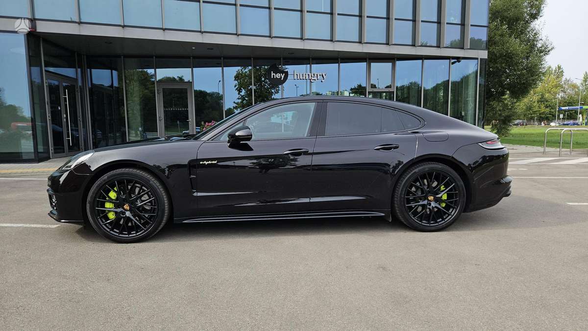 Porsche Panamera - 4