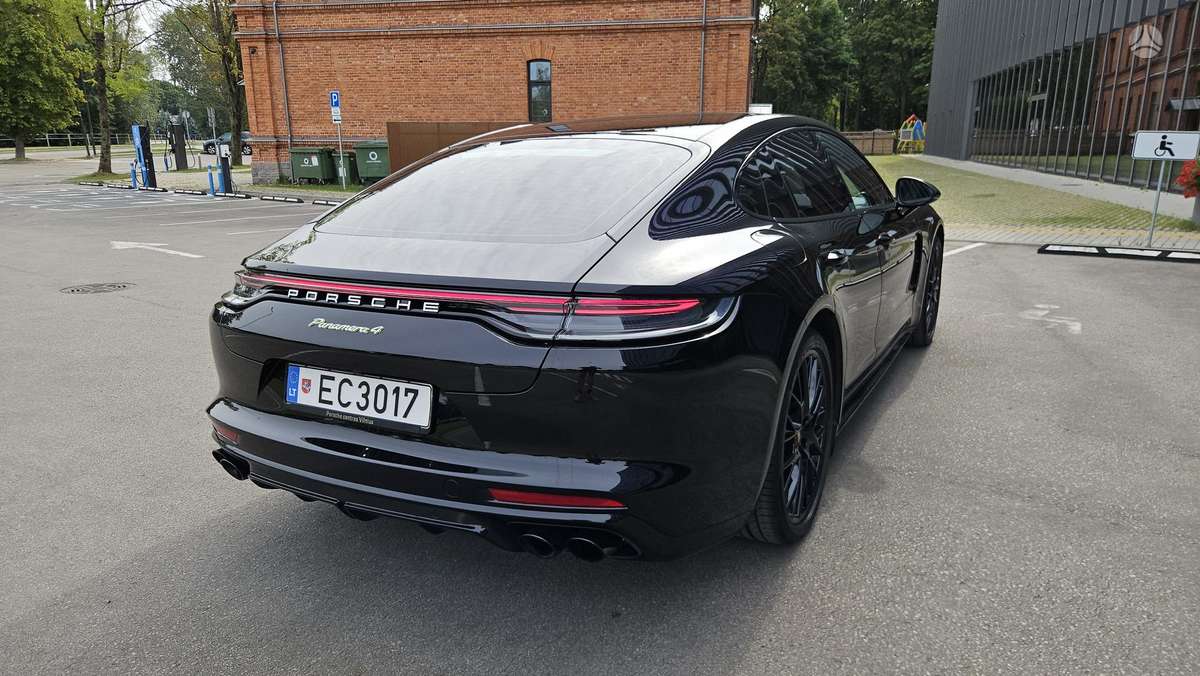 Porsche Panamera - 8