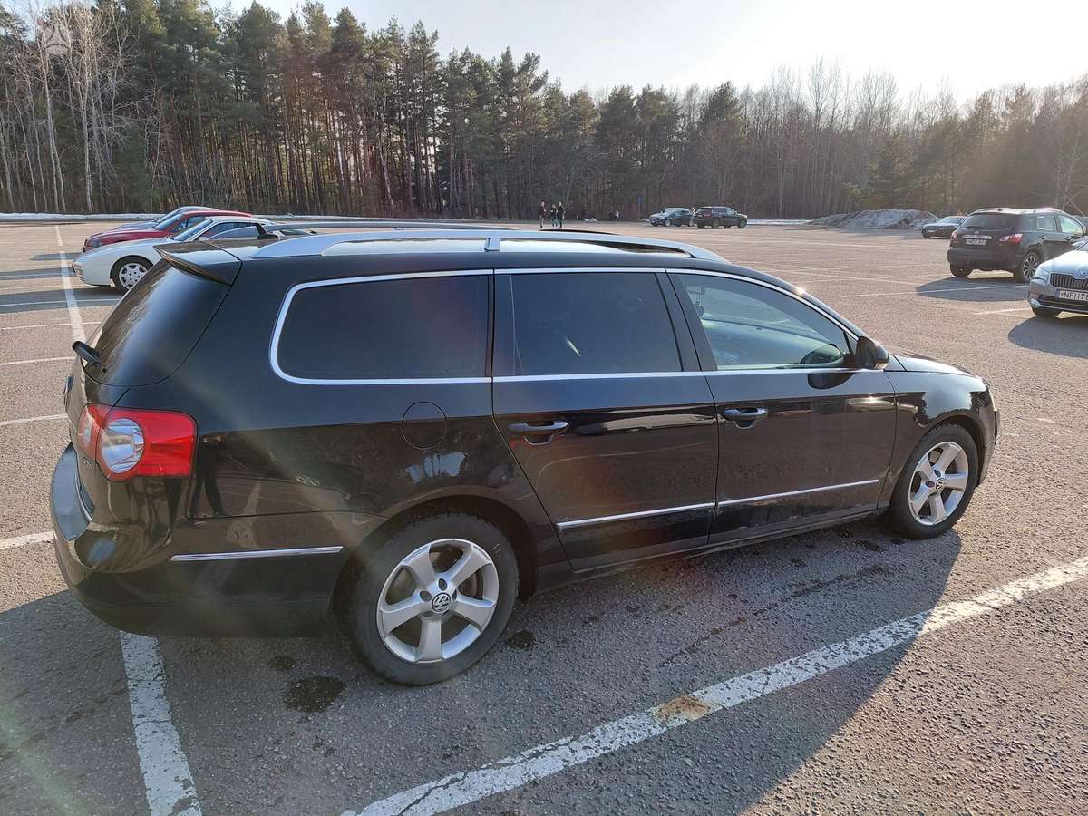 Volkswagen Passat - 1