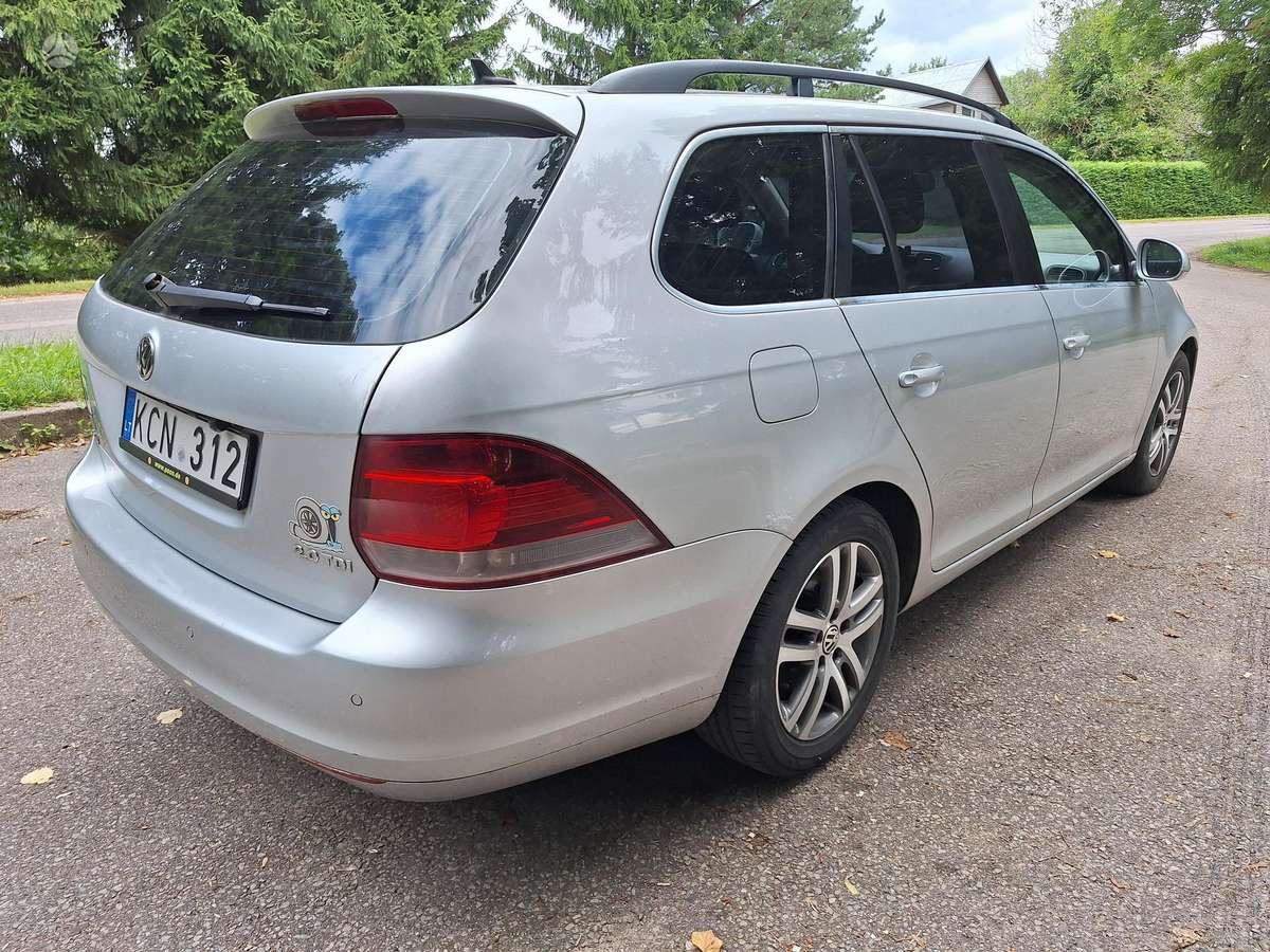Volkswagen Golf - 8