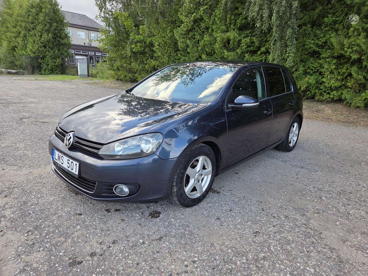 Volkswagen Golf - 1