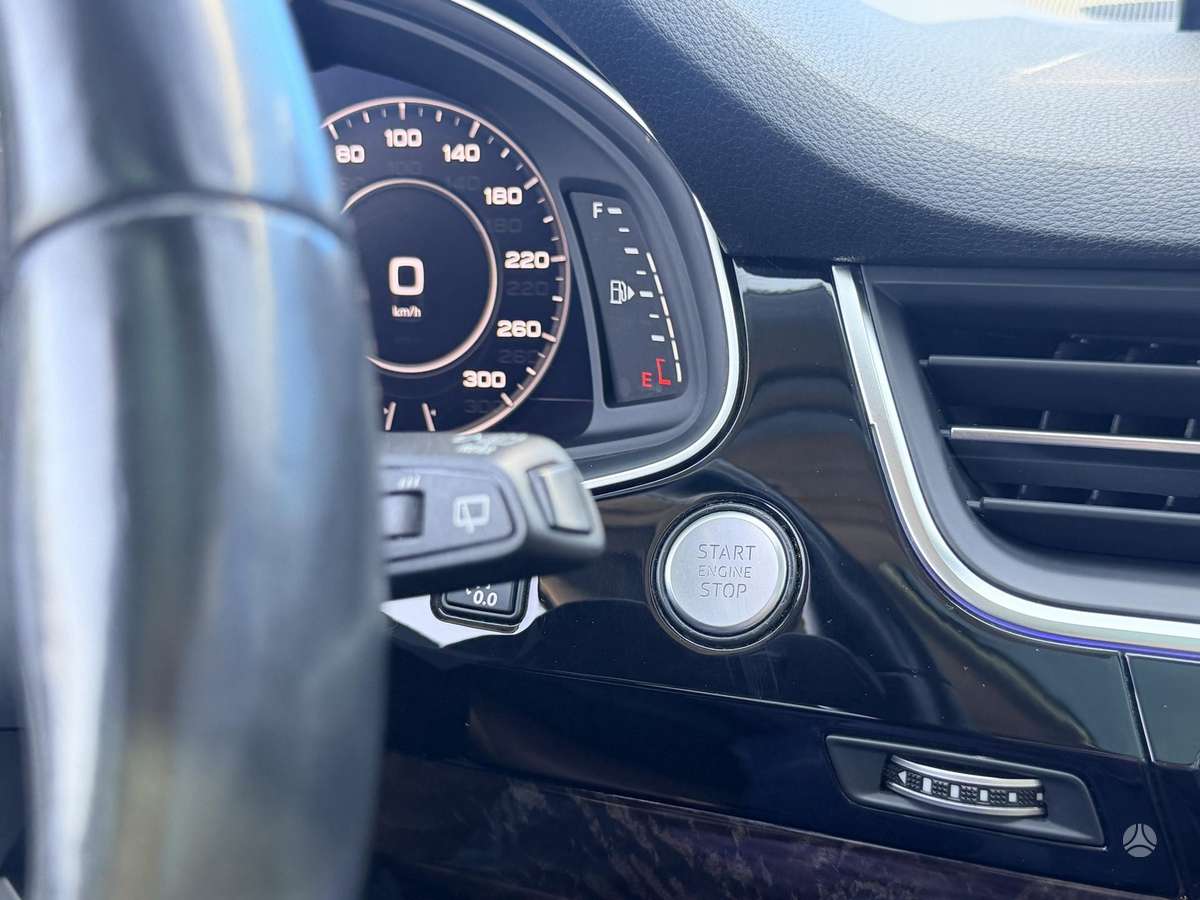 Audi Q7, 3.0 l., off-road / crossover