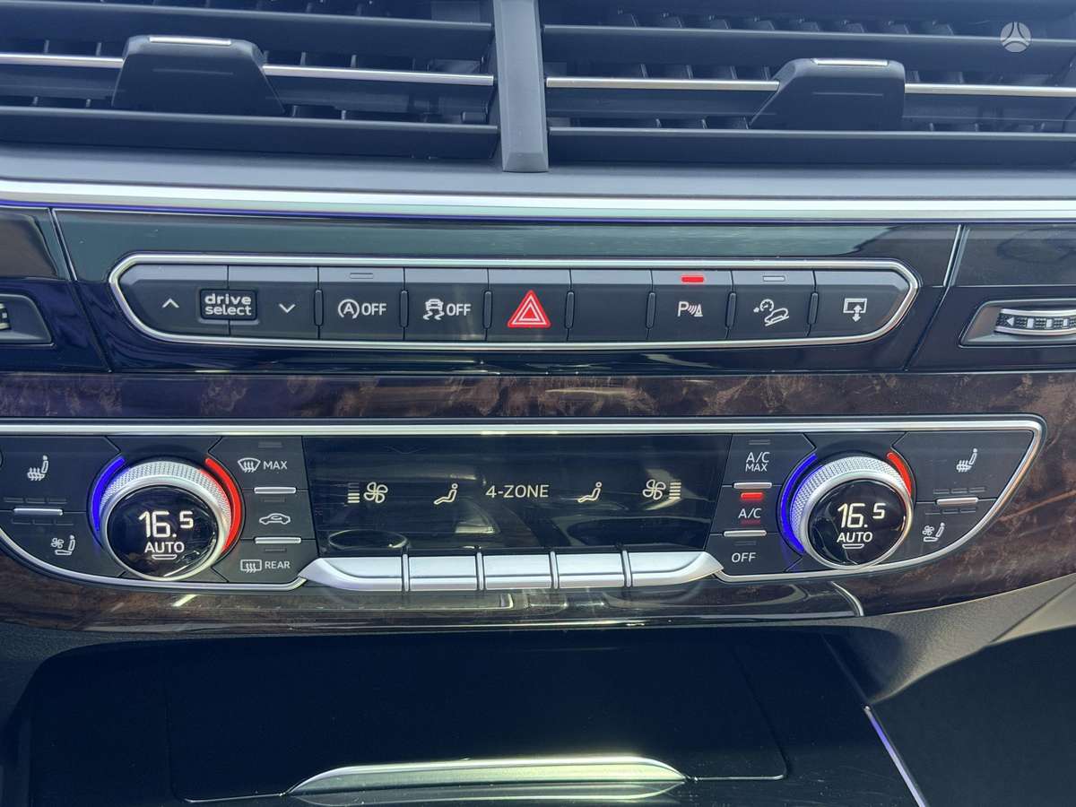 Audi Q7, 3.0 l., off-road / crossover