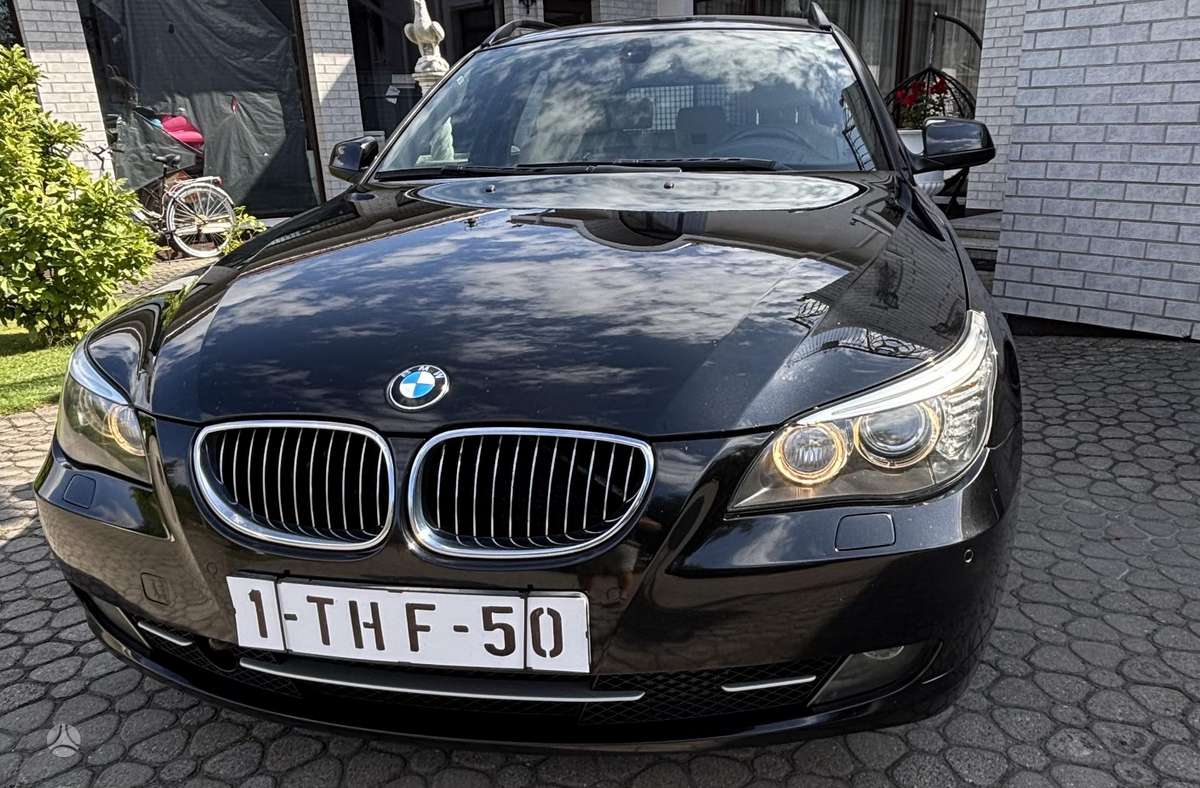 BMW 525, universalas
