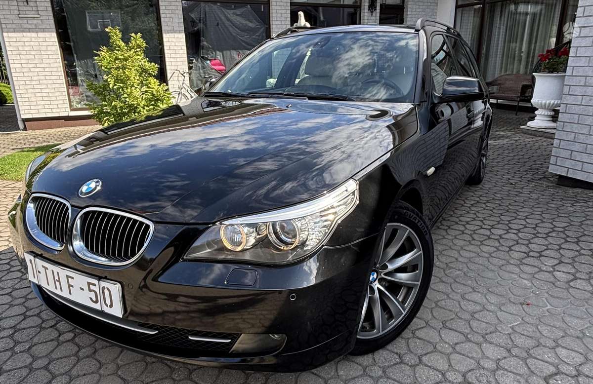 BMW 525, universalas