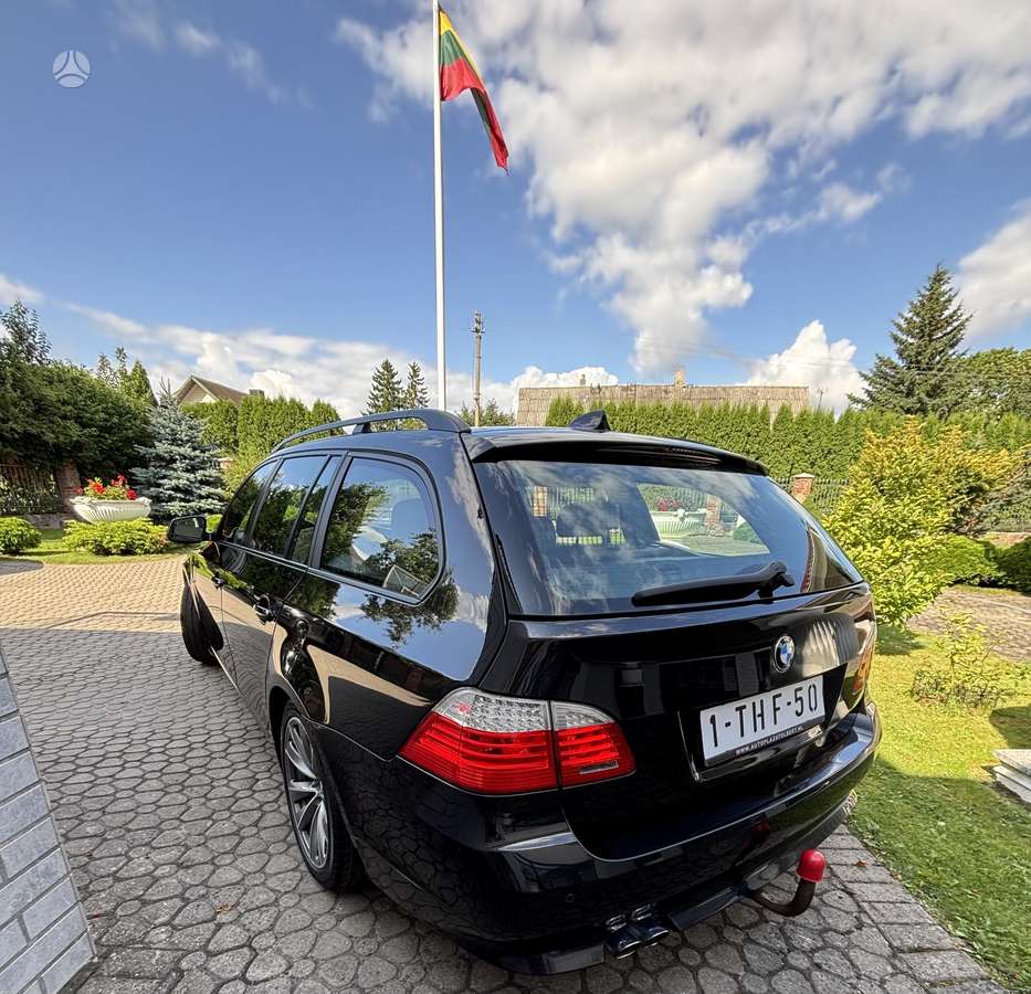 BMW 525, universalas