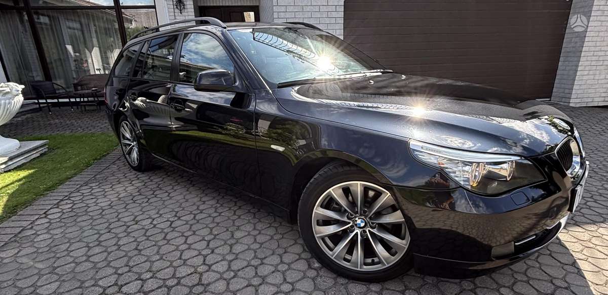 BMW 525, universalas