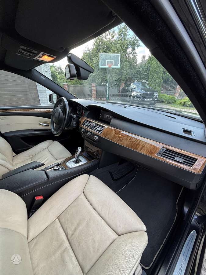 BMW 525, Универсал