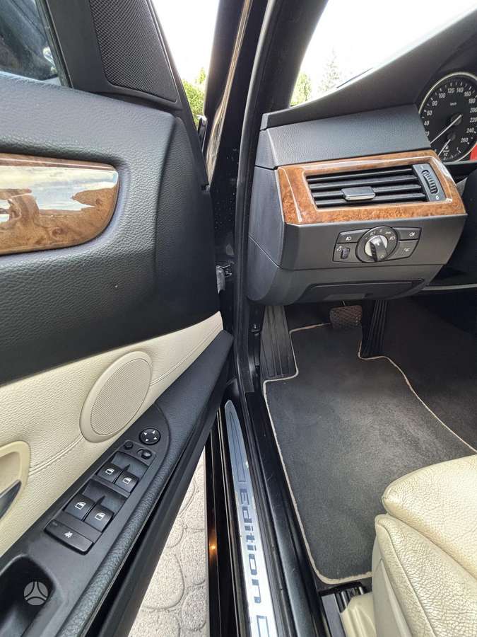 BMW 525, universalas