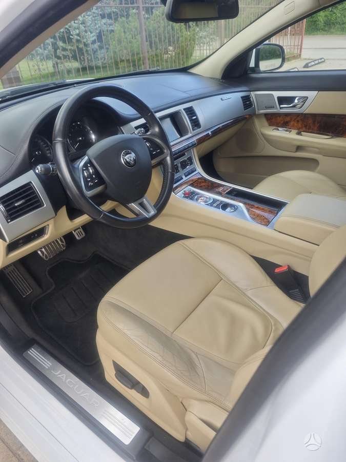 Jaguar XF, 2.0 l., Седан
