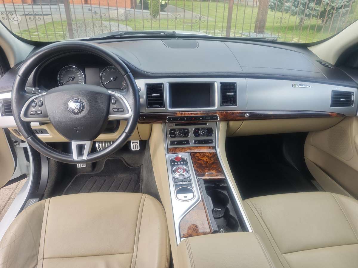 Jaguar XF, 2.0 l., Седан