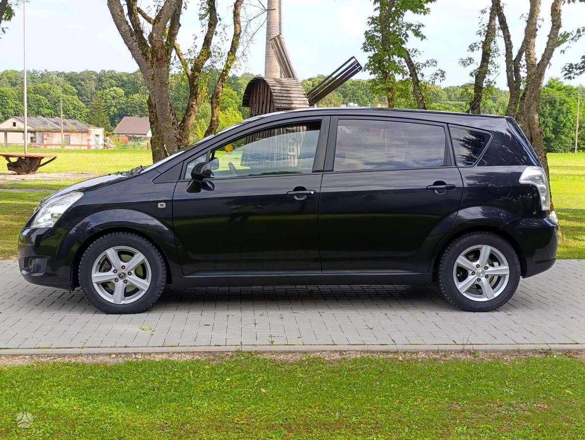 Toyota Corolla Verso - 8
