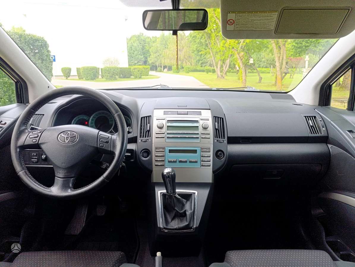 Toyota Corolla Verso - 9