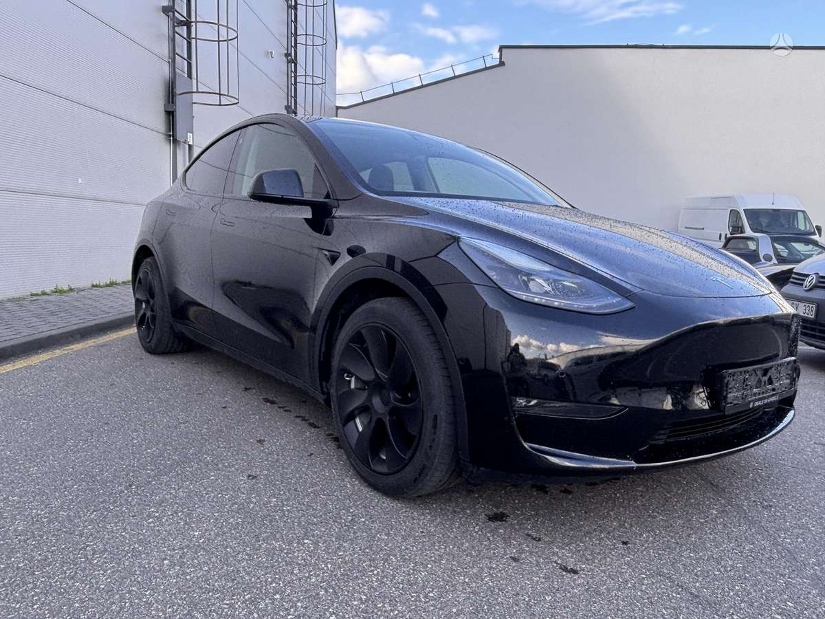Tesla Model Y - 4