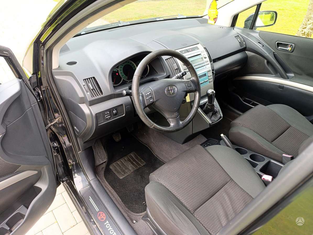 Toyota Corolla Verso - 10