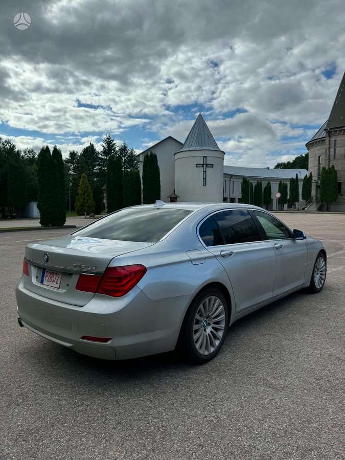 BMW 730, Лимузин