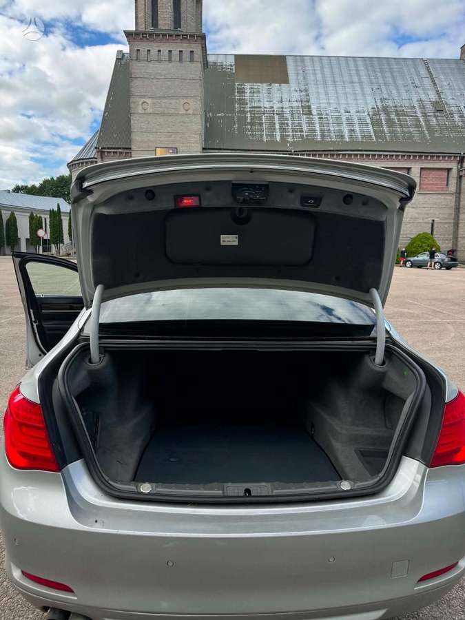 BMW 730, Лимузин