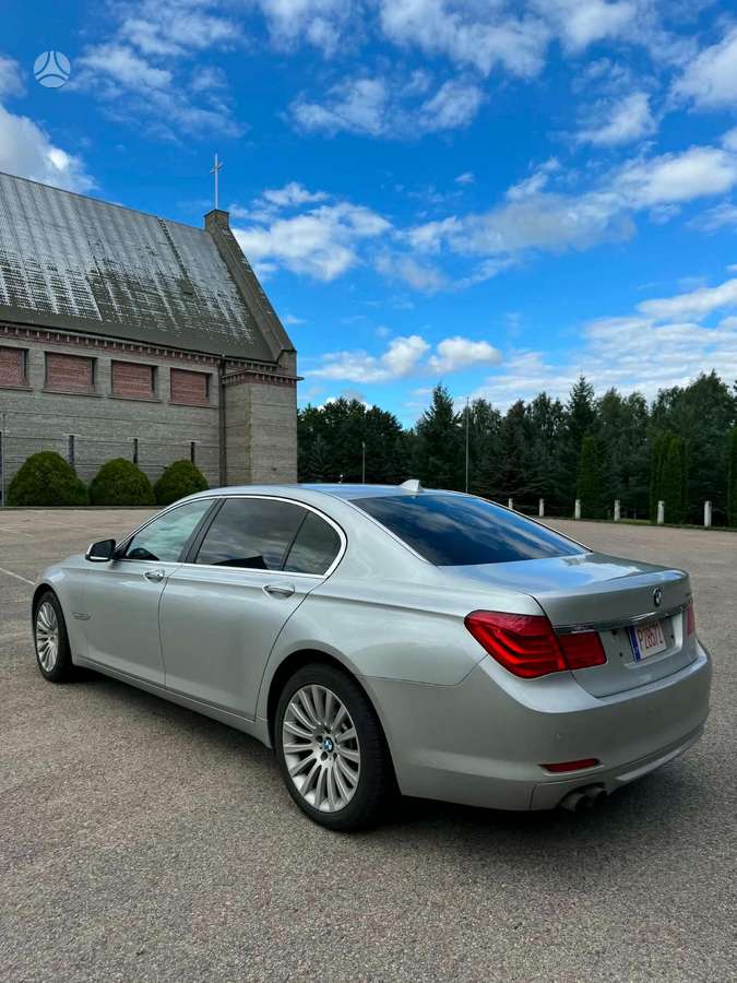 BMW 730, Лимузин