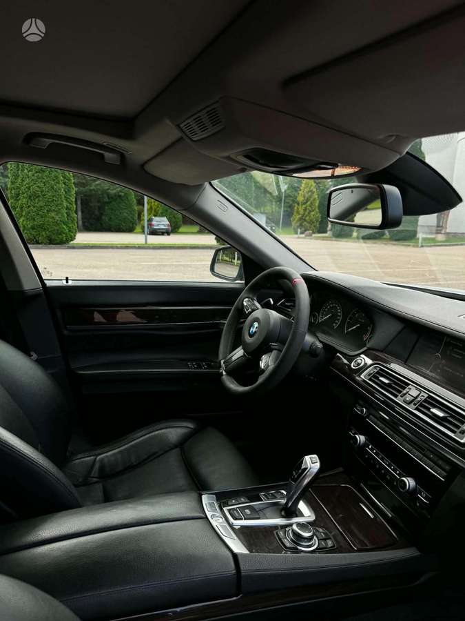 BMW 730, limousine
