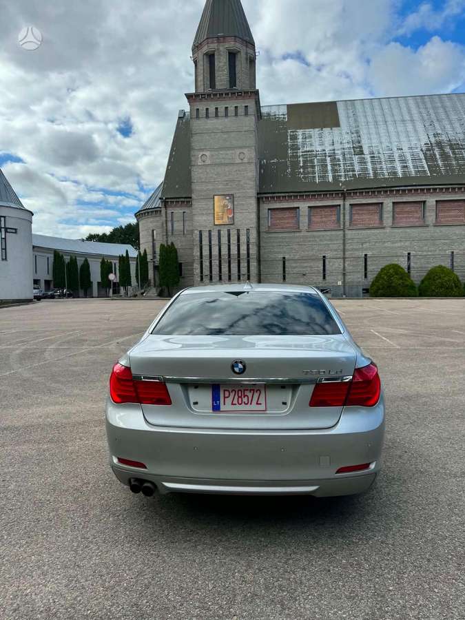 BMW 730, Лимузин