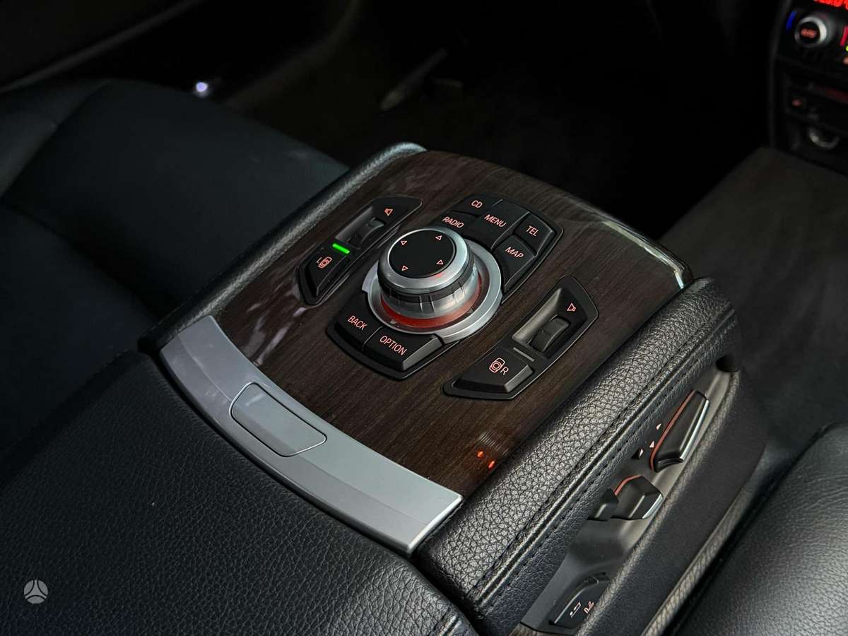 BMW 730, limousine
